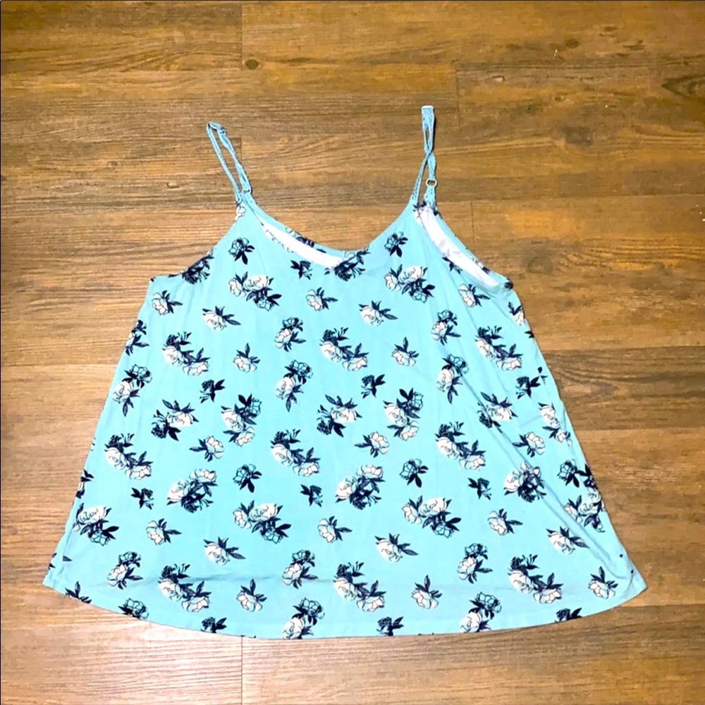 Torrid size 00 beautiful flowy tank! So soft!